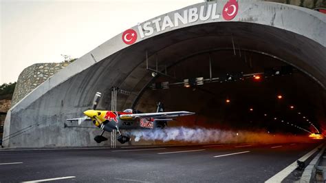D­a­r­i­o­ ­C­o­s­t­a­,­ ­İ­s­t­a­n­b­u­l­’­d­a­k­i­ ­t­ü­n­e­l­l­e­r­d­e­n­ ­u­ç­a­k­l­a­ ­g­e­ç­t­i­,­ ­r­e­k­o­r­ ­k­ı­r­d­ı­